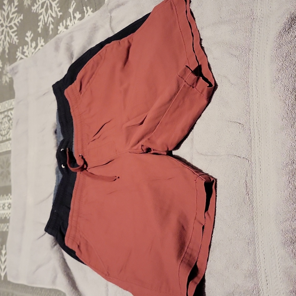 MENS SONOMA SHORTS 33 AND 34 WAIST